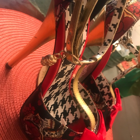 Shoes - Picture 3 of 3